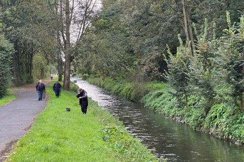 Vereinsmitglieder bei der Gewässerpflege